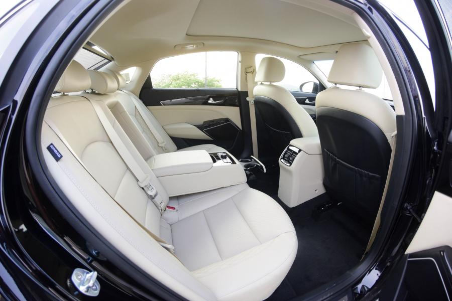  Kia Cadenza 2016 года  (фото 18 из 24)
